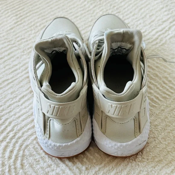 Nike Air Huarache Cream & White Gum Sole Size 8 - Picture 6 of 10